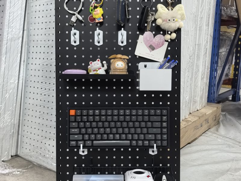 Tổng Hợp Bảng Pegboard Kim Loại Gắn Tường: Giải Pháp Treo Đồ Thông Minh Cho Mọi Không Gian