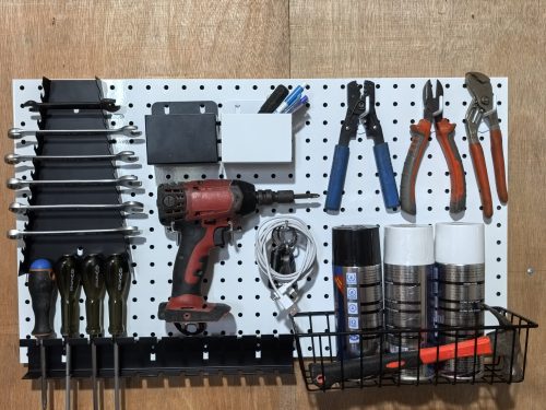 Bảng Pegboard kim loại