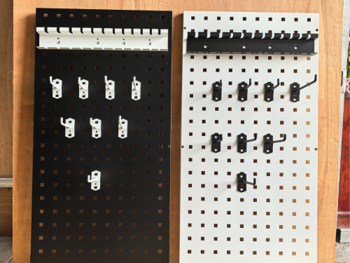 Bảng Pegboard kim loại lỗ vuông gắn tường treo phụ kiện 80x40cm