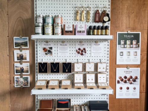 Hệ kệ Pegboard